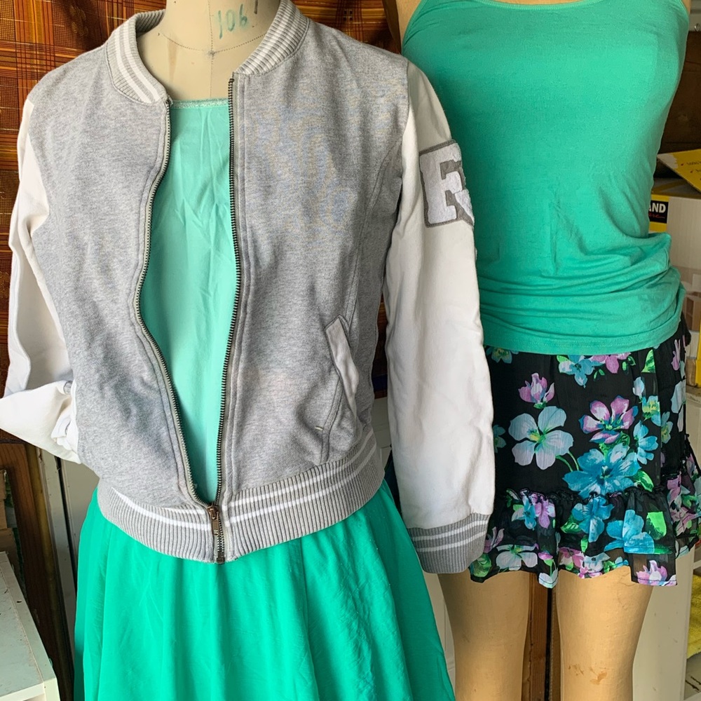 Clothing - Picture 2 of 7